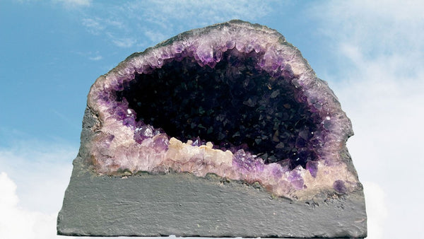 "FULL OF FENG SHUI" Huge Amethyst Geode 8.50 VERY High Quality AG-50