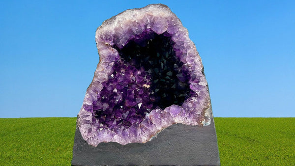 "LIGHT IN THE DARKNESS" Huge Amethyst Geode 15.00 VERY High Quality AG-57