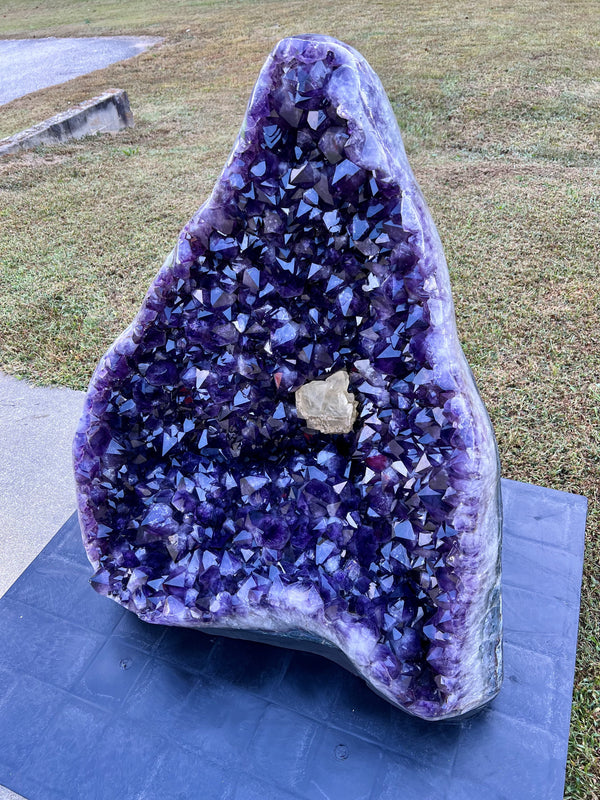 "MAGIC MOUNTAIN" Huge Amethyst Geode 42.00 Very High Quality Crystal XA-1