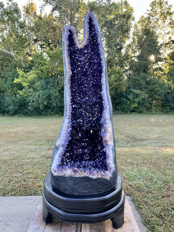 "WORLD CLASS ELEGANCE" Tall Amethyst Geode 74.00 Very High Quality XA-3