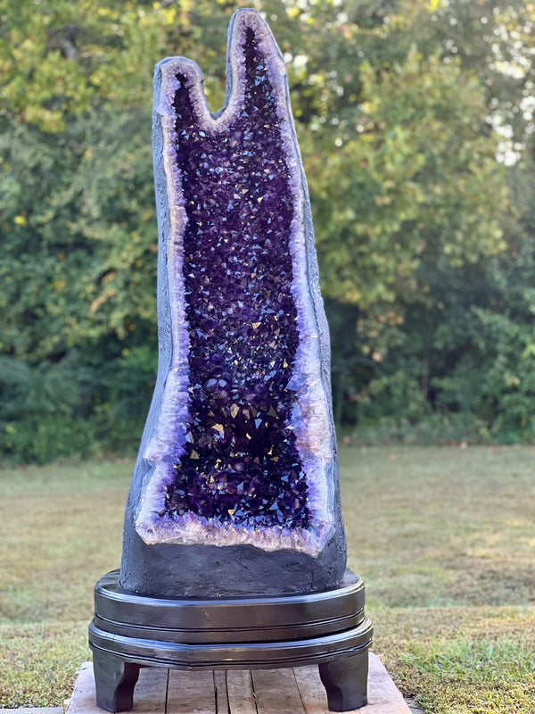 "WORLD CLASS ELEGANCE" Tall Amethyst Geode 74.00 Very High Quality XA-3